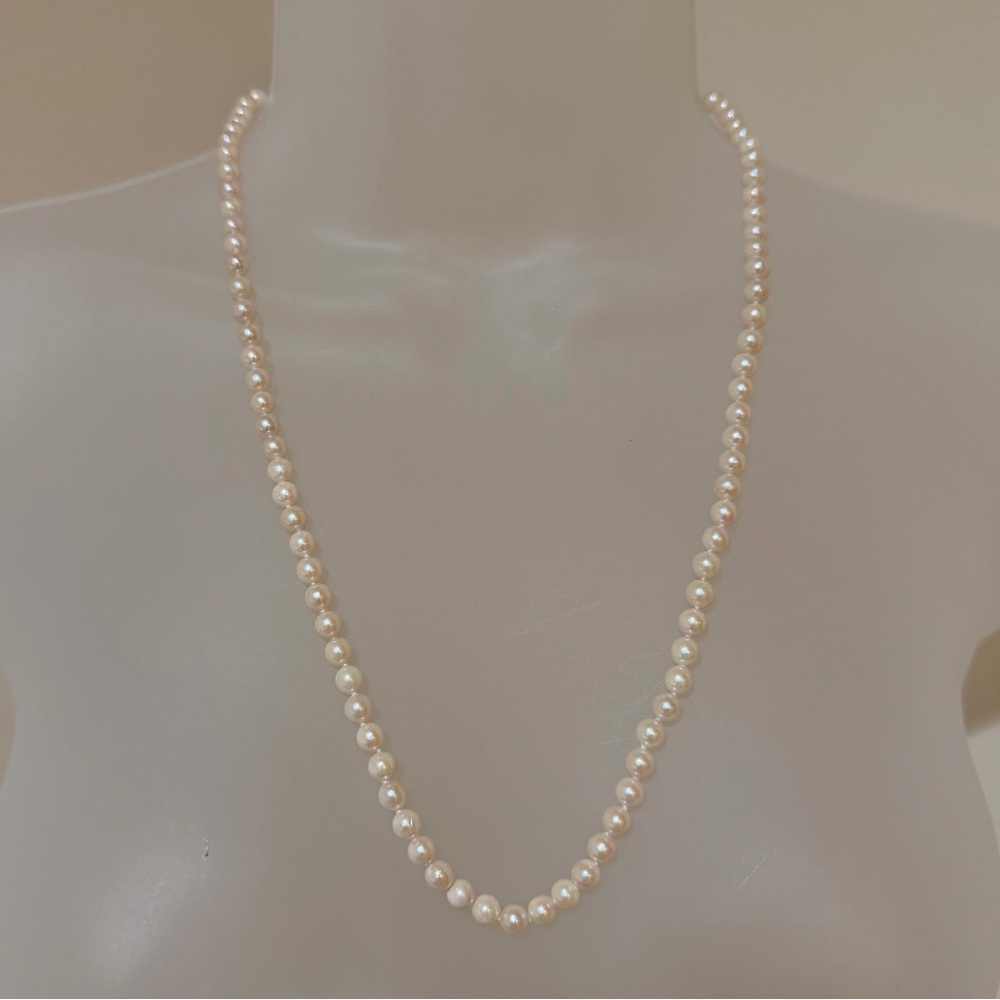 NWOT Classic Ivory Pearl Strand Necklace - Elegant Women’s Jewelry